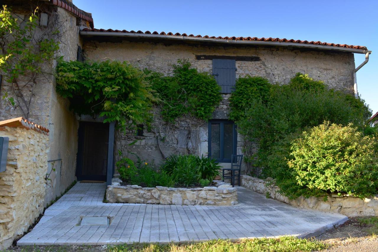 Chez Pique-Fesse Chambre D'Hote Saint-Martin-L'ars ภายนอก รูปภาพ